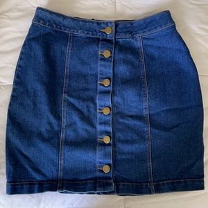 Denim Skirt with button detail! US 6, UK 8